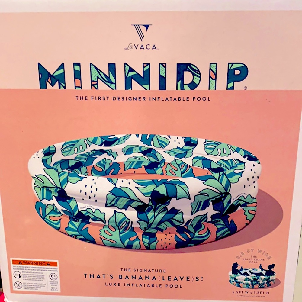 La baca minnidip that’s banana leaves pool